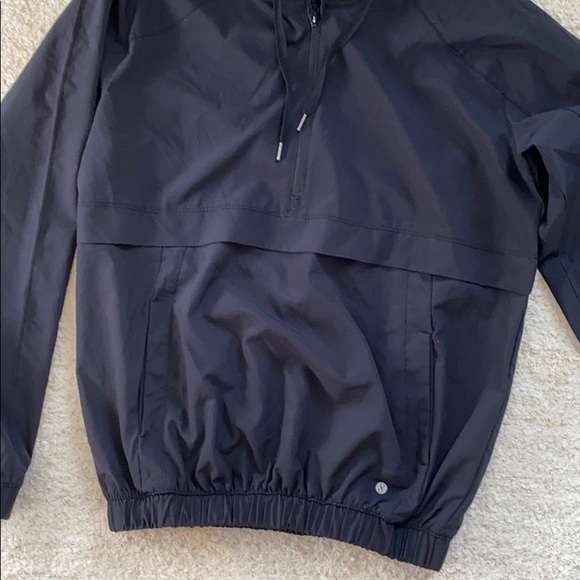 Cute athletic pullover shell - Picture 4 of 4